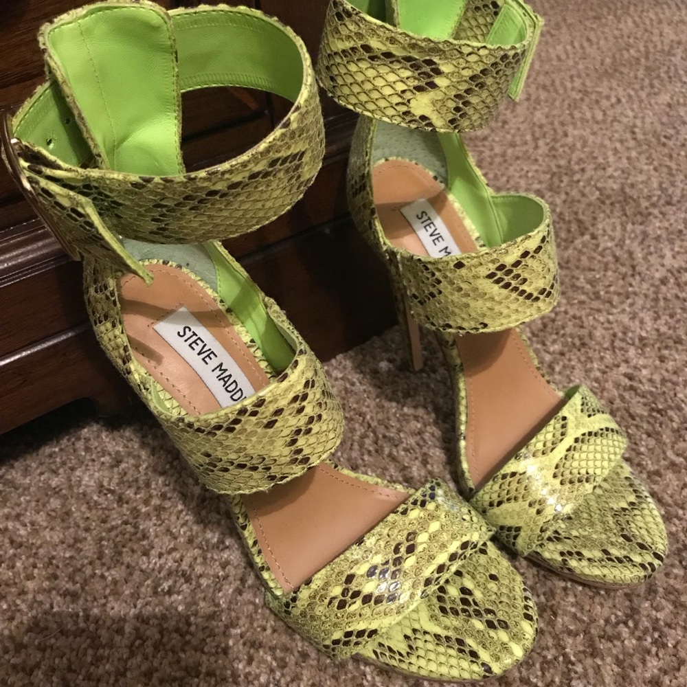 Steve Madden mysterii green snake heels